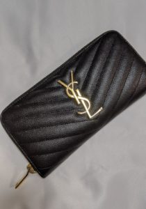 Yves Saint Laurent イヴ・サンローラン ラウンドファスナー長財布 キャビアスキン