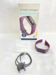 Fitbit charge 4 フィットネストラッカー スマートウォッチ 腕時計 ローズウッド