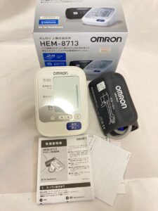 オムロン 上腕式血圧計 HEM-8713 ホワイト