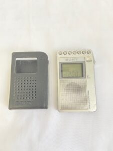 SONYソニー FM/AM PLLシンセサイザーラジオ 名刺サイズラジオ ICF-R353 イヤホン巻き取り ポータブルラジオ