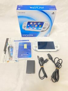 PlayStation Vita Wi‐Fiモデル クリスタル・ホワイト PCH-1000