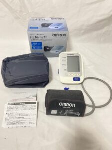 OMRON オムロン 上腕式血圧計 HEM-8713