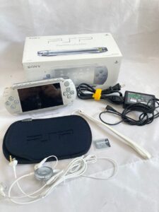 PSP プレイステーション・ポータブル シルバー PSP-1000SV