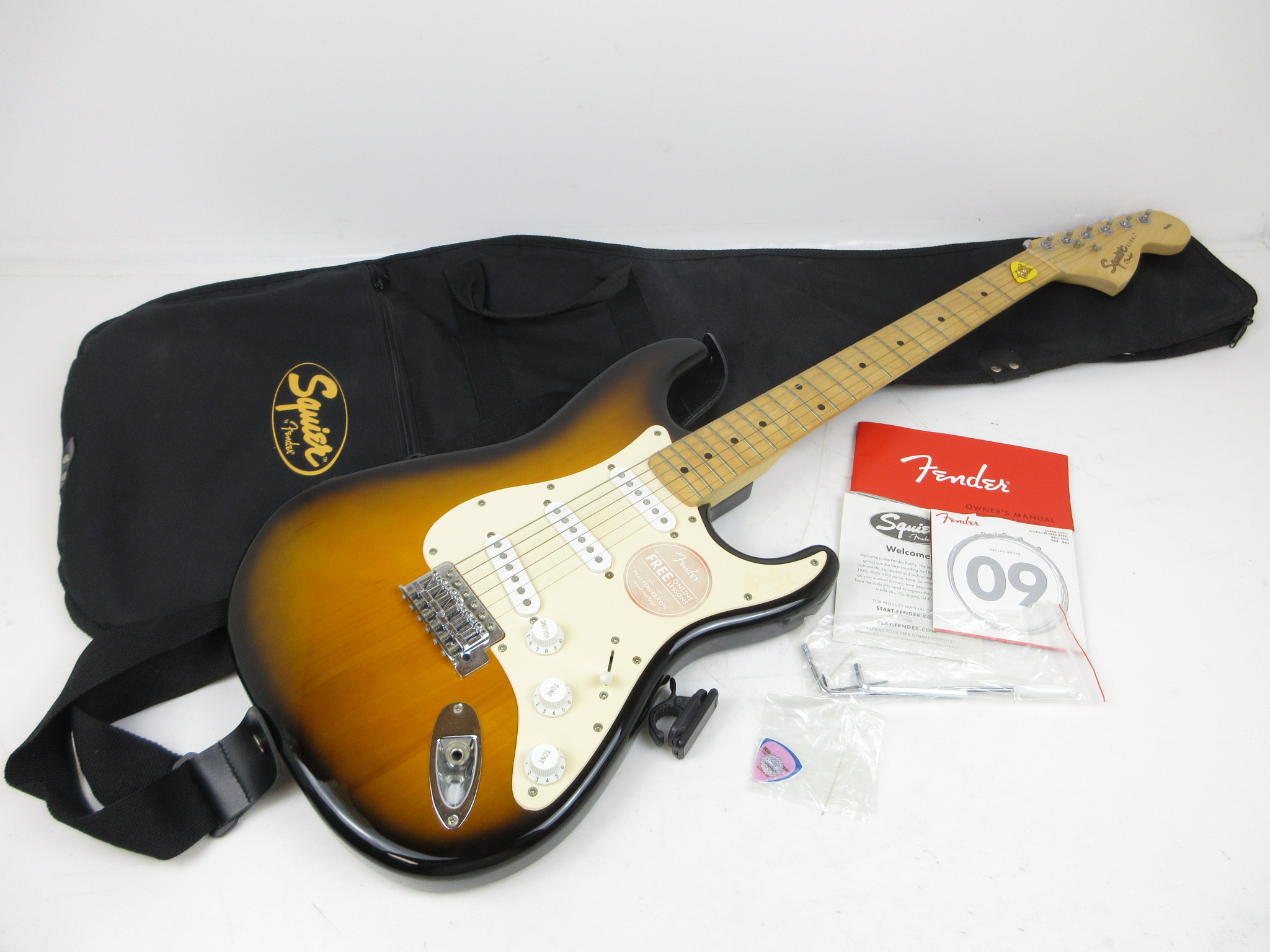 Squier STRAT by Fender スクワイヤー エレキギター