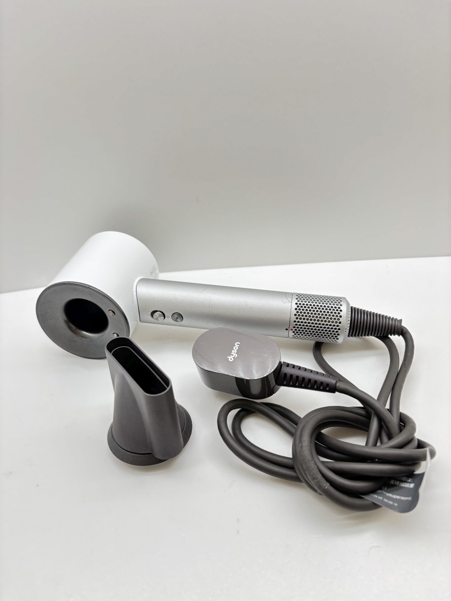 Dyson ダイソン ヘアドライヤー サイクロンタイプ HD01 ホワイト