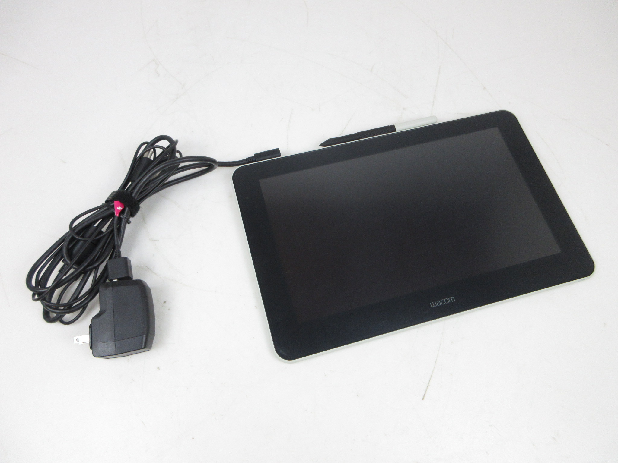 Wacom(ワコム) 13.3インチ 液タブOne 液晶ペンタブレット 13 (gen.1) DTC133W1D