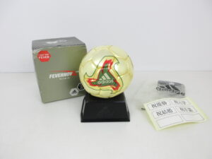 FIFA ワールドカップ 2002 adidas FEVERNOVA サインボール AMS15