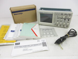 デジタル・オシロスコープ Tektronix Four Channel Digital Real-Time Oscilloscope TDS224