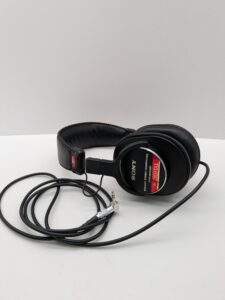 SONY 有線 密閉型スタジオモニターヘッドホン MDR-CD900ST
